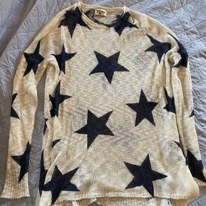 Soft, throw on sweater 💙🤍